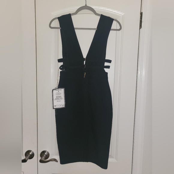 11. NWT BEBE PLUNGE NECK BANDAGE DRESS SIZE XS - Picture 7 of 9